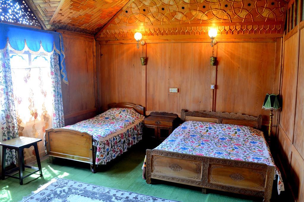 Kings Houseboats Hotel Srinagar  Bilik gambar