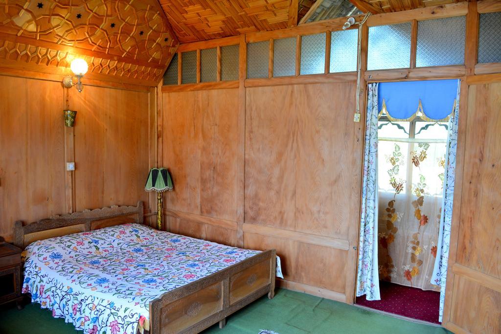 Kings Houseboats Hotel Srinagar  Bilik gambar