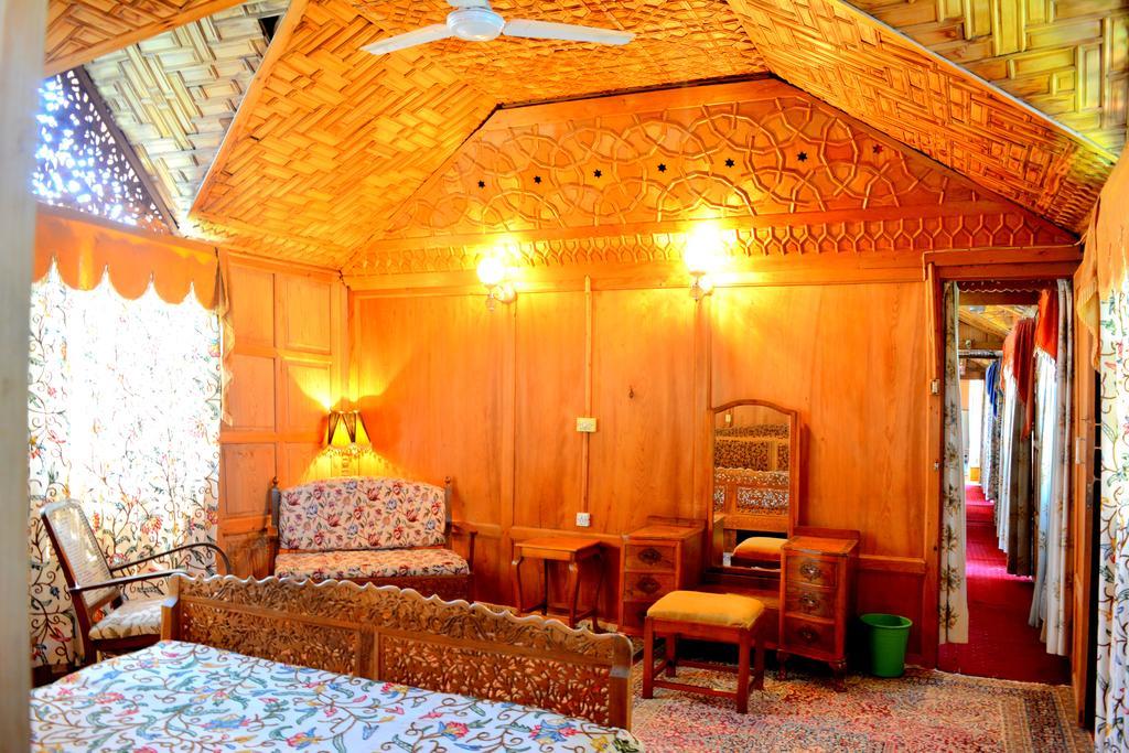 Kings Houseboats Hotel Srinagar  Bilik gambar