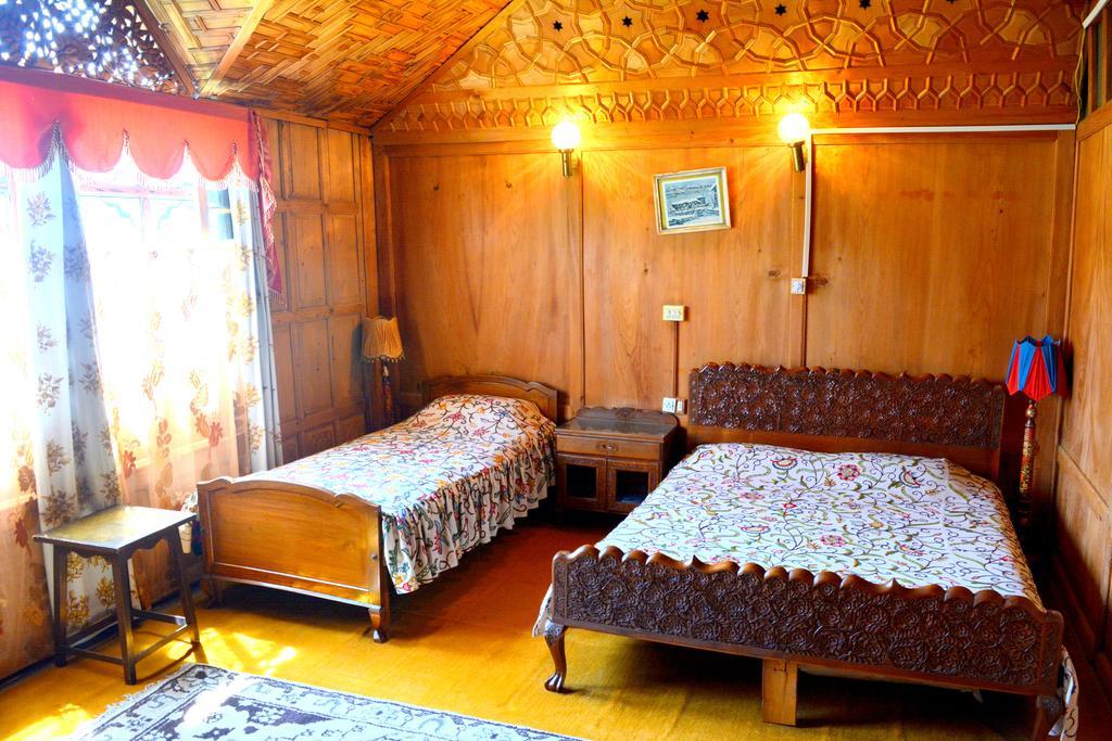 Kings Houseboats Hotel Srinagar  Bilik gambar