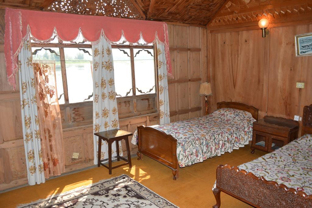 Kings Houseboats Hotel Srinagar  Bilik gambar